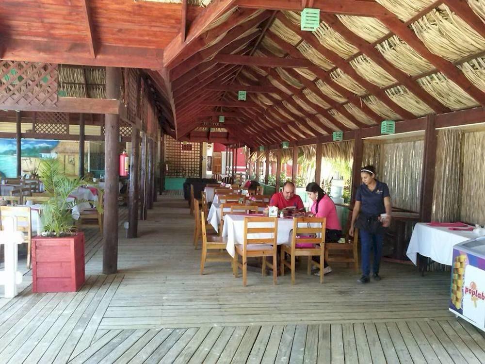 Las Palmas Beach Hotel Dixon Cove Экстерьер фото