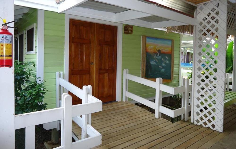 Las Palmas Beach Hotel Dixon Cove Экстерьер фото