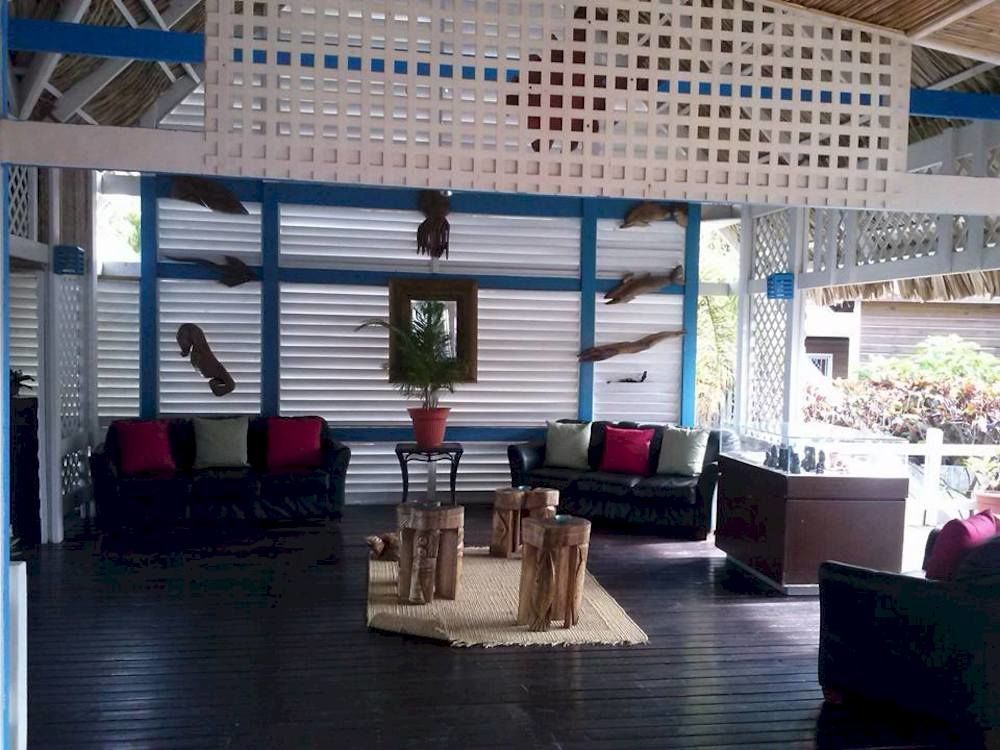 Las Palmas Beach Hotel Dixon Cove Экстерьер фото