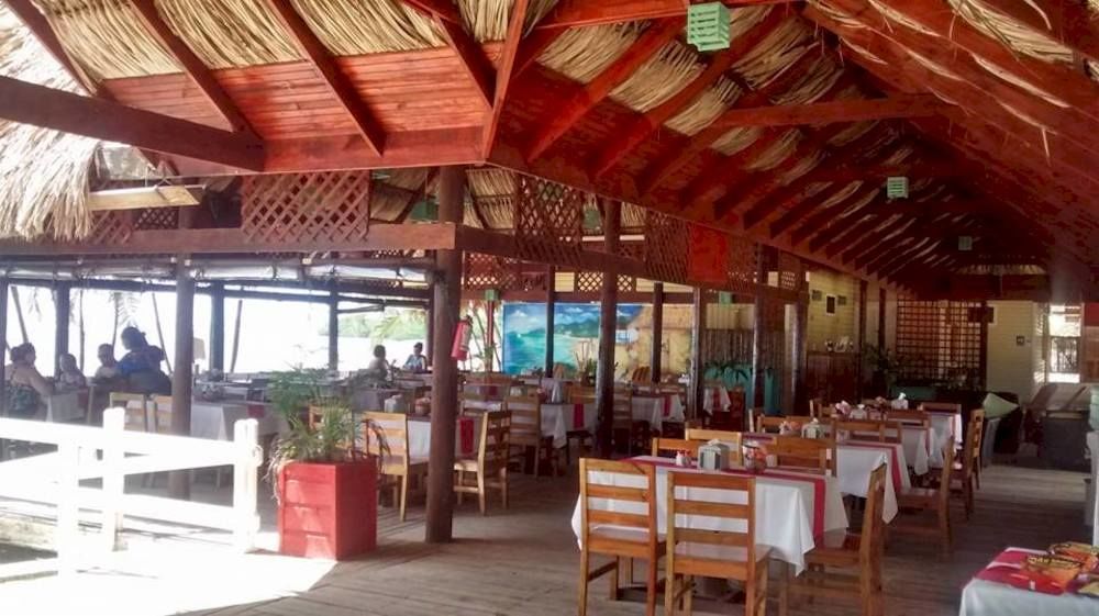 Las Palmas Beach Hotel Dixon Cove Экстерьер фото