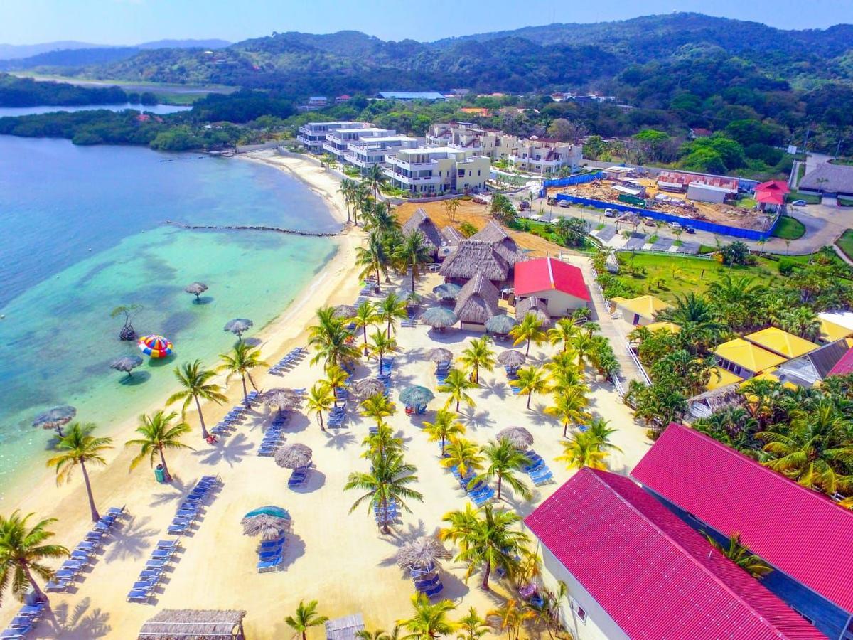 Las Palmas Beach Hotel Dixon Cove Экстерьер фото