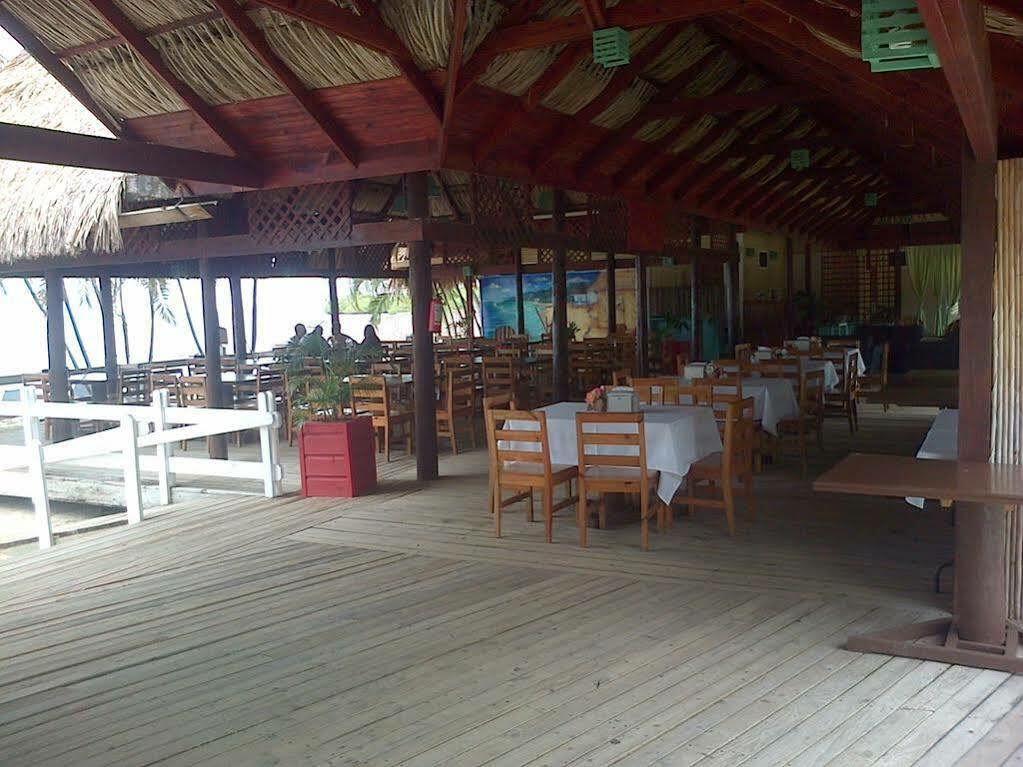 Las Palmas Beach Hotel Dixon Cove Экстерьер фото